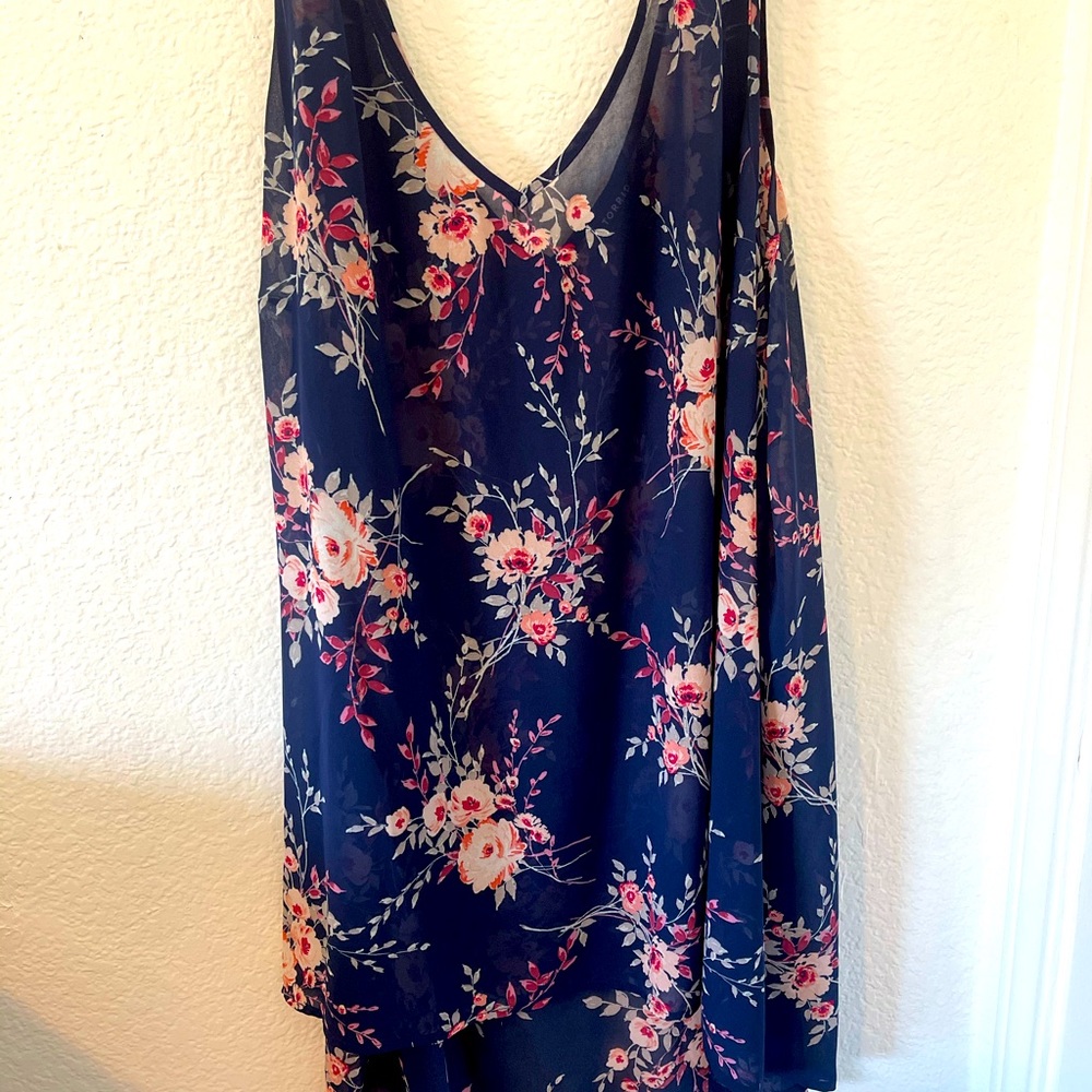 Torrid V neck both front n back Navy floral Size 3